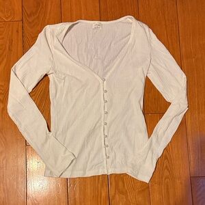 Aritzia Wilfred thin top with pearl buttons size xs